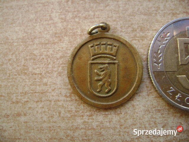 Starocie z PRL Militaria Medal mały z Berlina Gdynia