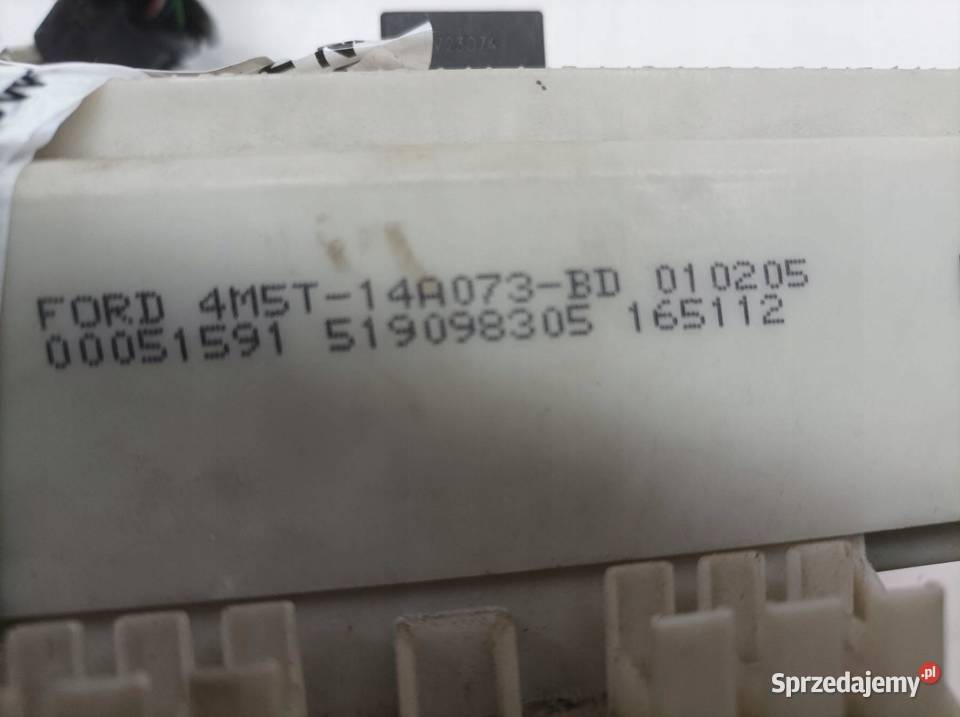 SKRZYNKA BEZPIECZNIKÓW 4M5T14A073BD Ford Focus Rok produkcji 2005