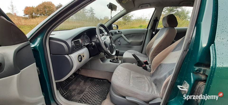 Skoda Octavia 16 8v benzyna 2000r Nowe OC Tanio zielony Rzeszów sprzedam