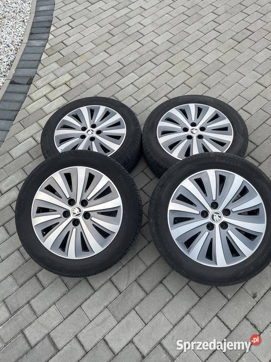 Felgi aluminiowe skoda R17 z oponami pirelli Czarna Wieś