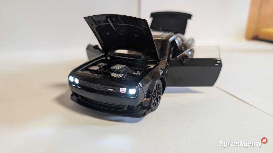 Dodge chellenger srt skala 124 21 model Samochody i pojazdy Turkowice sprzedam