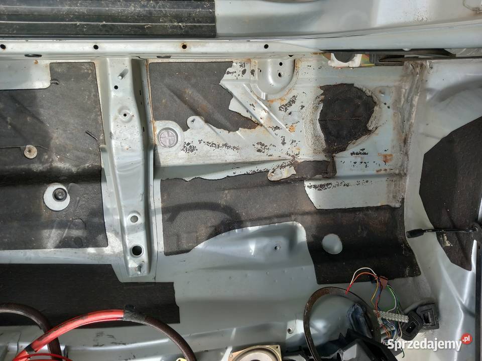BMW e36 Sedan podłoga progi Brzozów