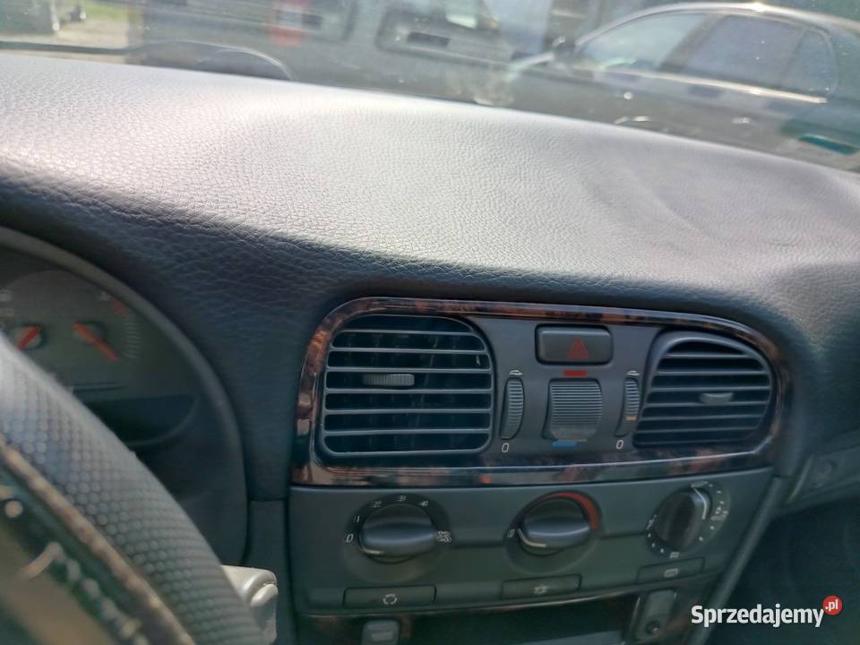 Volvo V 40 19 D 70 kW 2000 r dawca części Samochody na części Szklarka Myślniewska