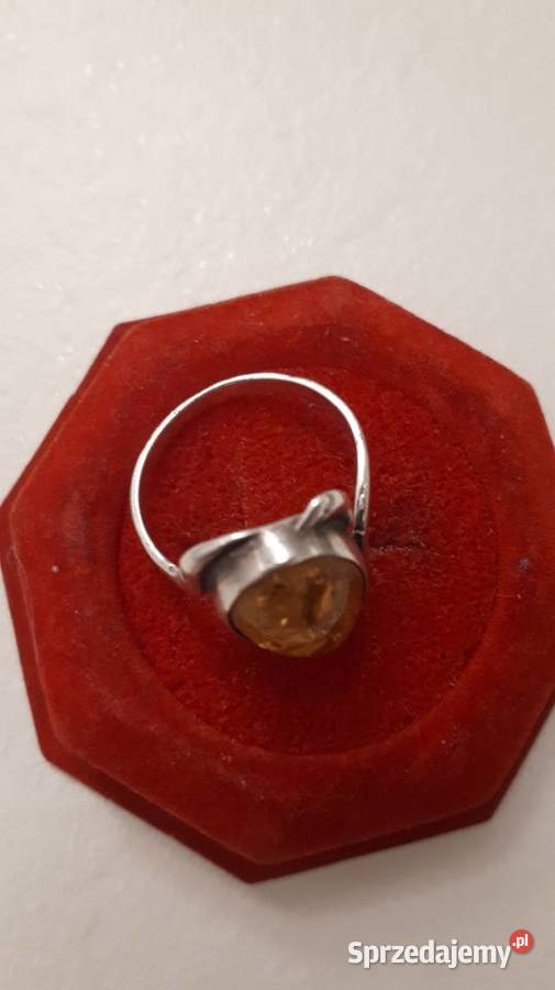 Pierścionek z bursztynem Radom