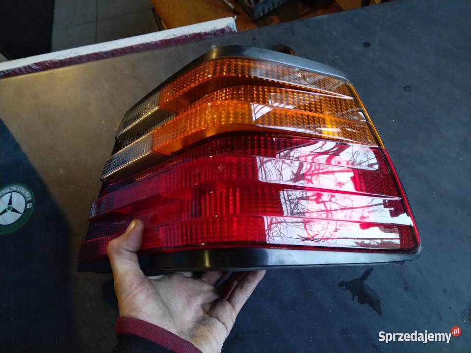 Mercedes W124 tylna prawa oryginalna lampa Prawe Przeźmierowo