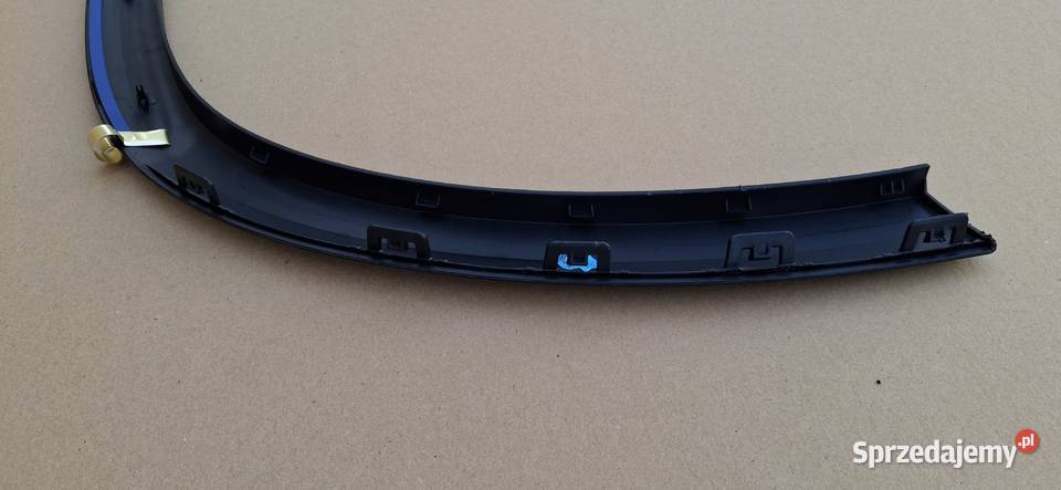 MERCEDES GLA W247 LISTWA NAKŁADKA BŁOTNIKA PRAWY Bieleń