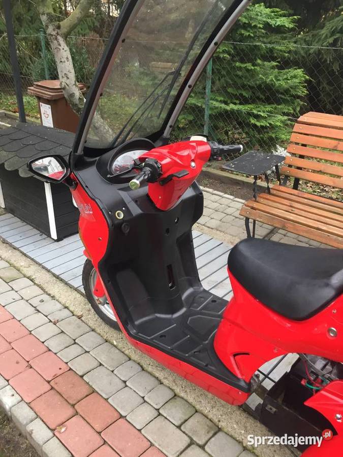 Trzykołowy skuter z dachem elektryczny naped czerwony pomorskie