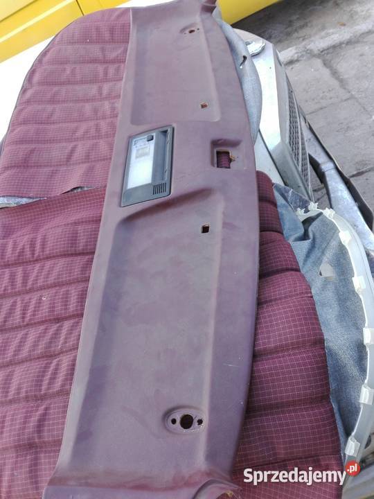 Mercedes 190 W201 tapicerka czerwona bordowa