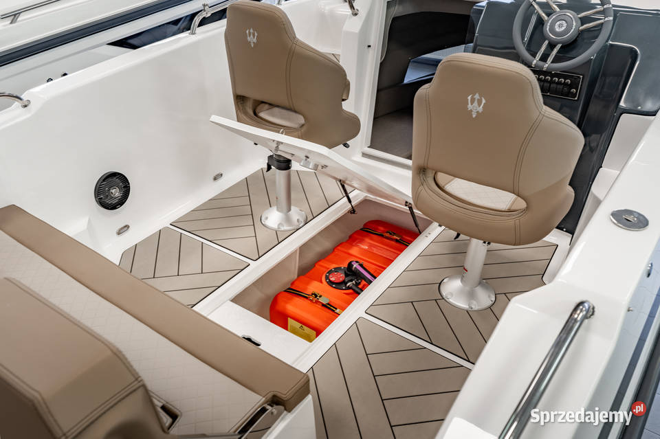 ŁÓDZ MOTOROWA KABINOWA 640 SUNDECK Z PRZYCZEPĄ Zielona Góra