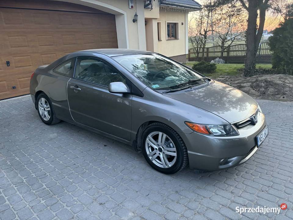 Honda Civic VIII coupe 18 16v 160 213000km Civic