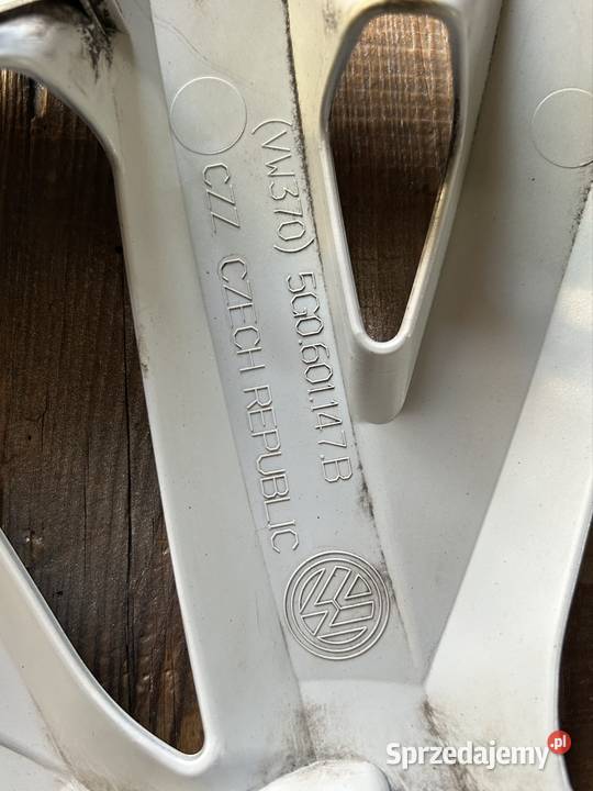 Oryginalny kołpak 16 VW Golf Caddy Passat Głuszyca