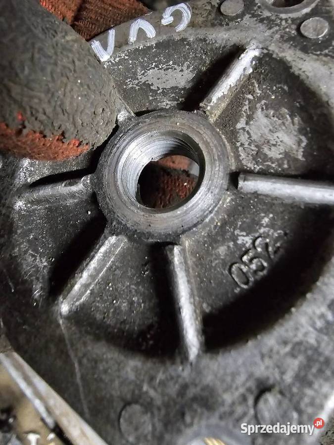 Hyosung GV 125 pokrywa miska Dolna osłona korek Jelenia Góra