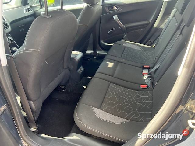samochód osobowy peugeot 2008