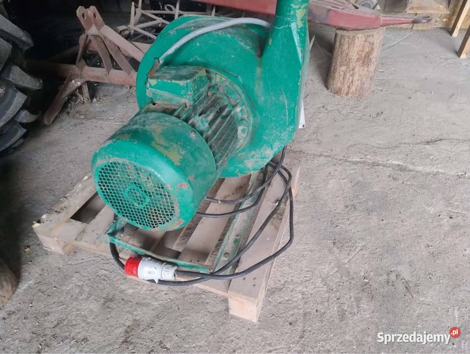 Śrutownik ssącotłoczący nieuszkodzony Maszyny rolnicze Krasew