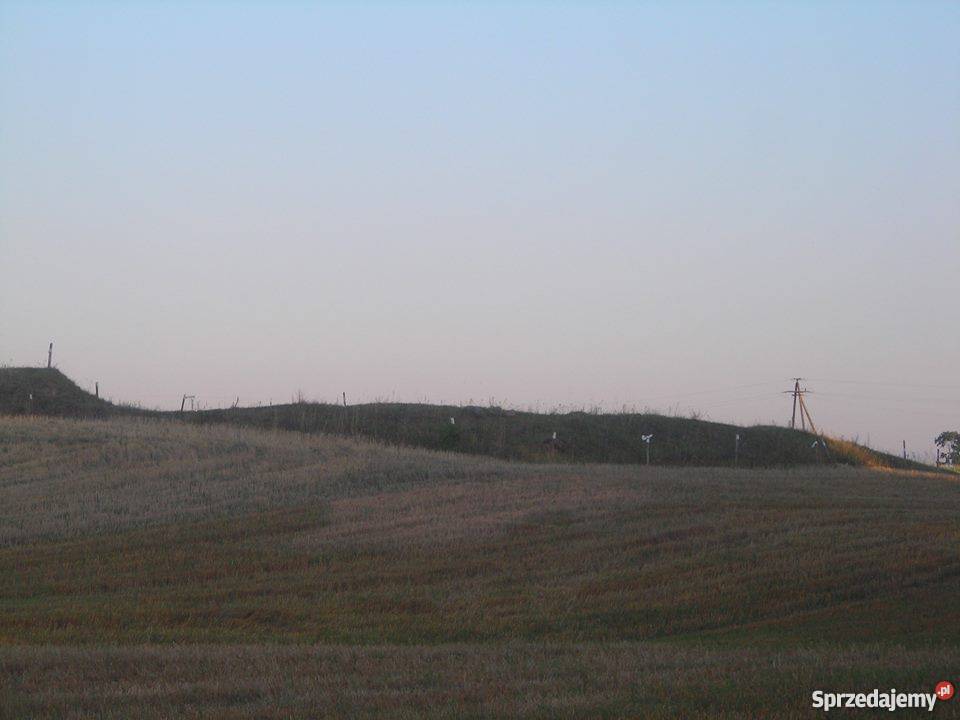 Działka budowlana z linią brzegową jeziora Czarne