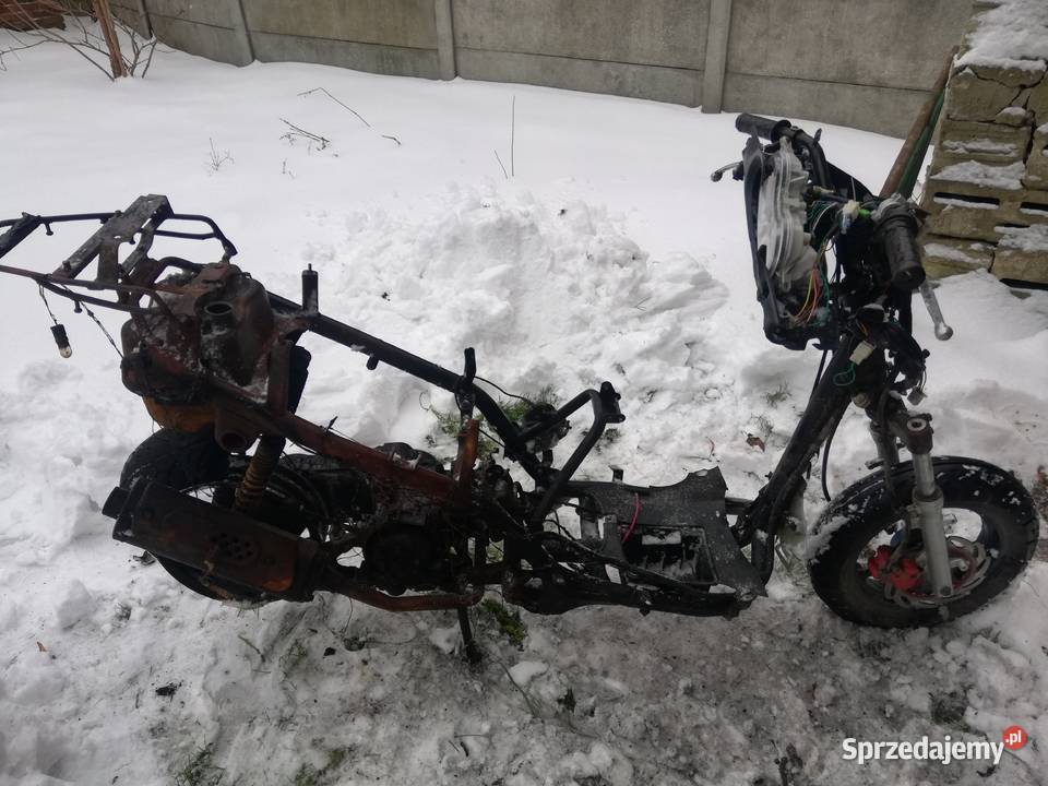 Rama z silnikiem i papierami Zipp 50 CY50T8 i Wierzawice