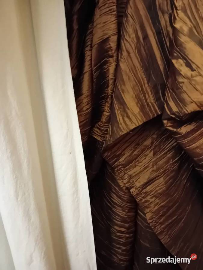 Brązowa kryjąca długa zasłona obszyta z taśma na sprzedam