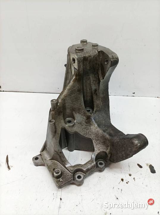 ŁAPA WSPORNIK POMPY WTRYSKOWEJ 55574721 20 CDTI