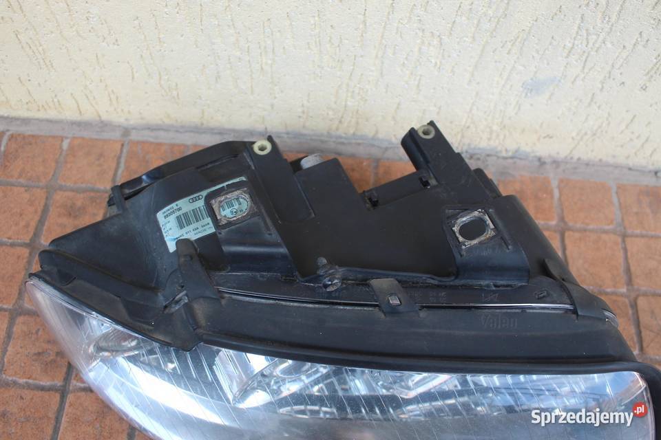 LAMPA PRAWY PRZÓD AUDI A4 B6 8E0941004F