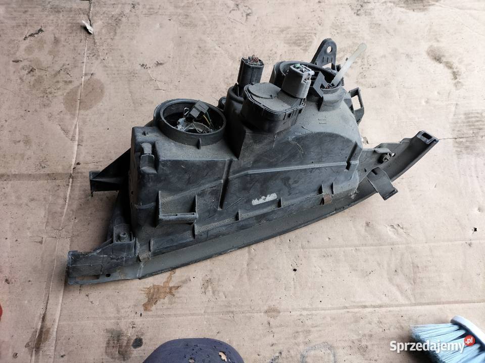 TOYOTA AVENSIS 1 T22 LAMPA PRZÓD PRAWA sprzedam