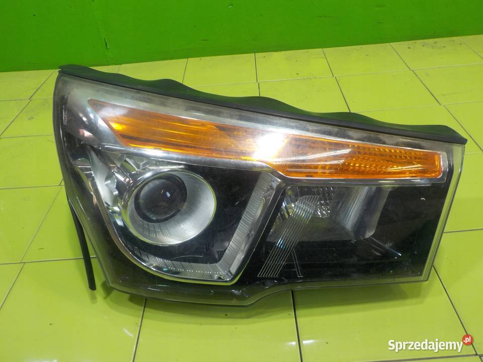 SSANGYONG RODIUS II TURISMO 20 B 14r lampa prawa sprzedam