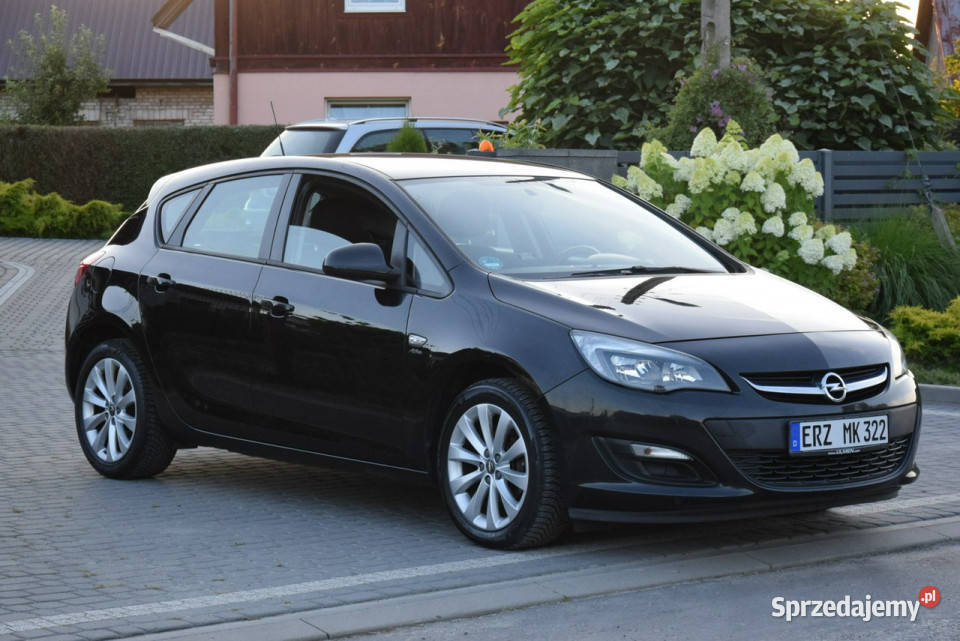Opel Astra 14TB 2013r 69 Oryginał lakier Hatchback Majdan Sieniawski sprzedam