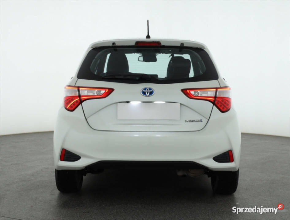 Toyota Yaris 15 Hybrid automatyczna