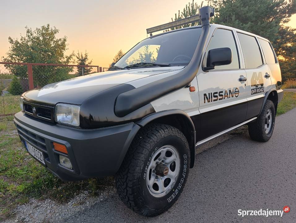 Nissan terrano ii 24 benzyna 4x4 83 bezwypadkowy Chmielnik