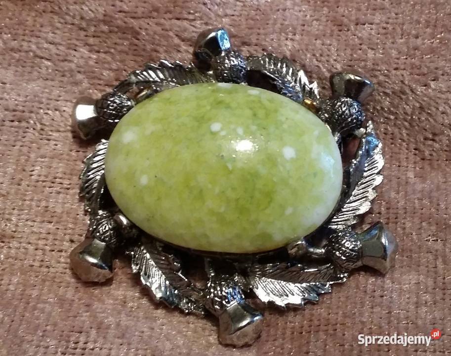 Stara szkocka broszkaz oliwkowym kamieniem Ochojno
