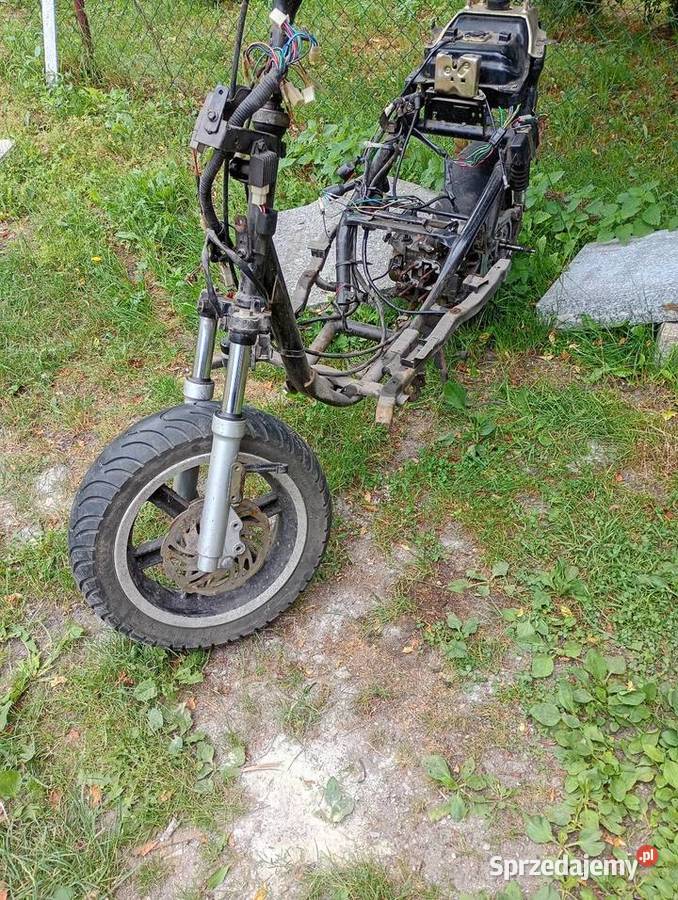 Keway cracker 2t50 sprawny technicznie plastiki skuter Piekoszów