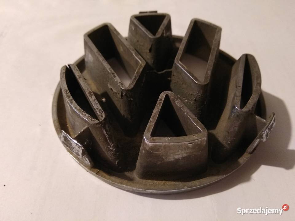 Logo znaczek emblemat grilla passat b4 321853601 osobowe