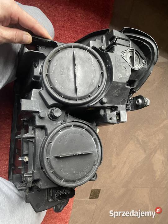 Lampa prawa Mercedes r230