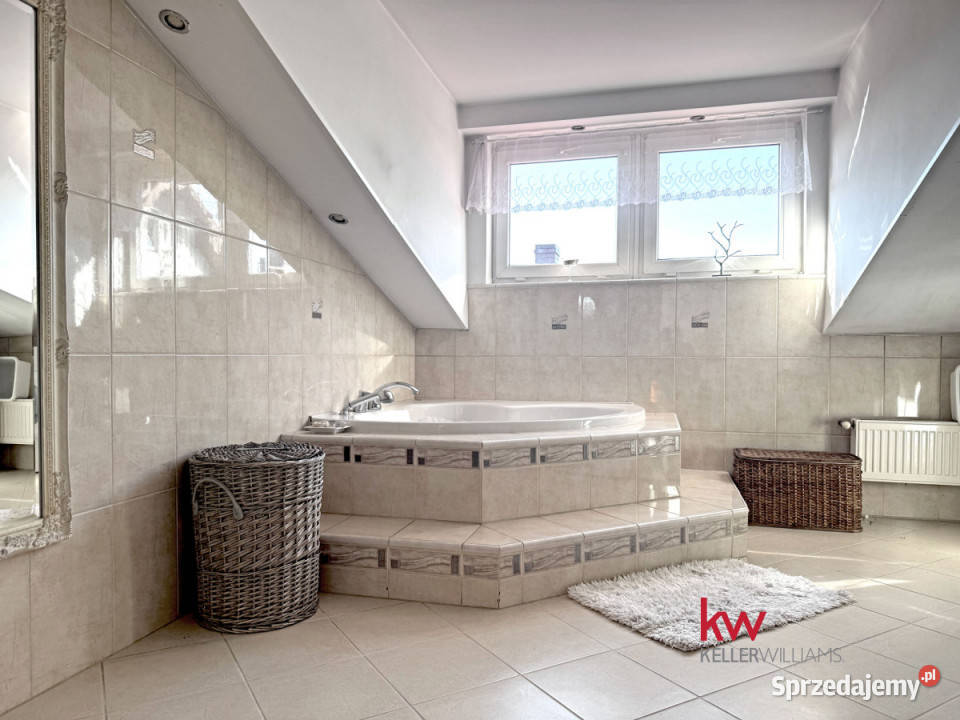 sprzedaży domu wolnostojącego 280m2 Janów