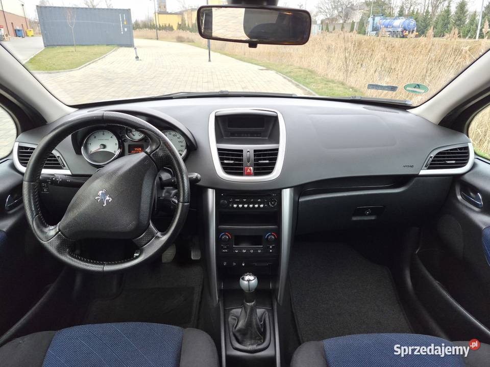 Peugeot 207 stanSprawna klimaSpalanie 4lIsofix diesel łódzkie