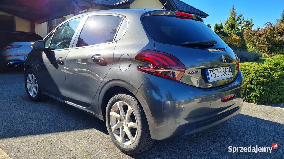 Peugeot 208 12 2015 67 1196cm3 świętokrzyskie Połaniec