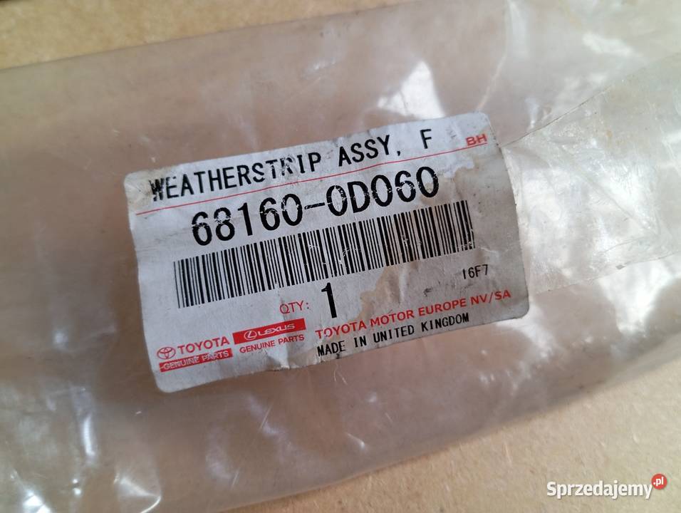 TOYOTA YARIS II LISTWA ZGARNIAJĄCA SZYBY PRAWY Listwy Wrocław