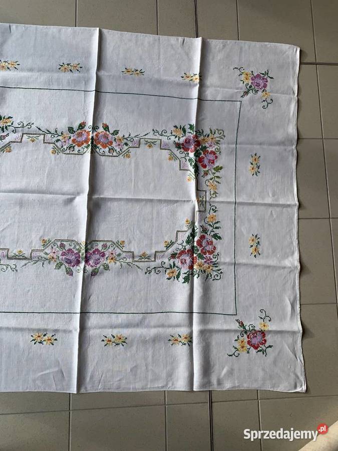 Obrus wyszywany 130X155 sprzedam