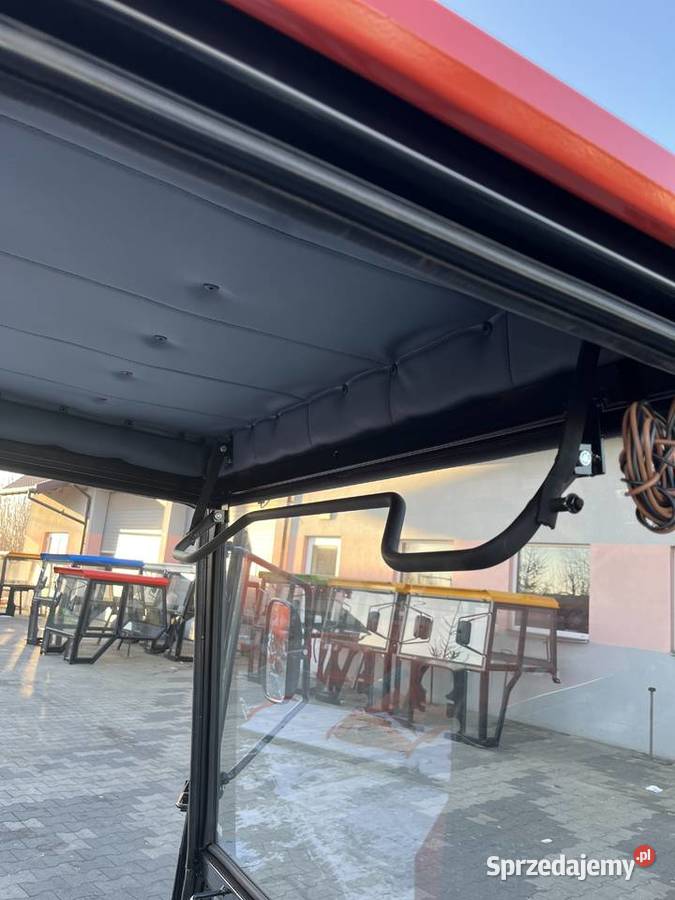 Kabina ciągnikowa do MF 235 z błotnikami Limanowa