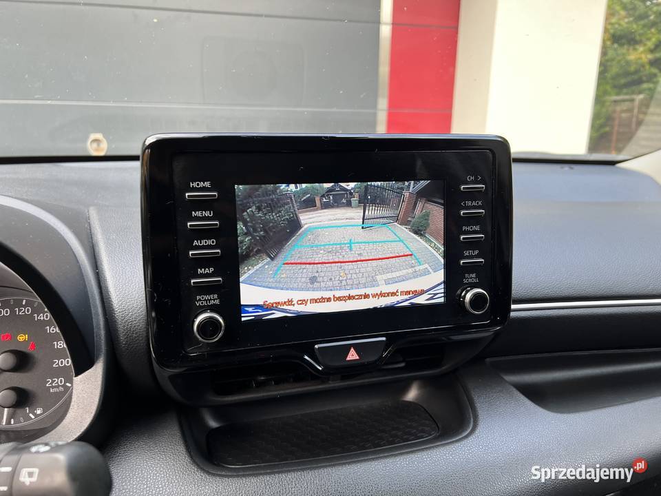 Toyota Yaris 10 benzyna 72 2021 Przebieg 21000 manualna Żyrardów