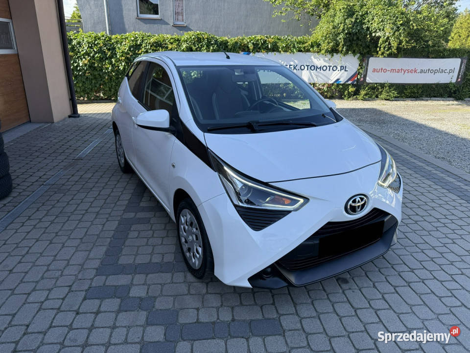 Toyota Aygo 10 72 Klima Kamera CarPlay II 2014 manualna Orzech