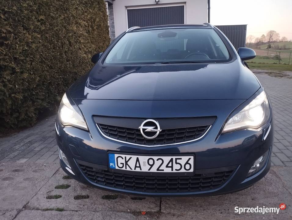 Opel Astra J Sports Tourer wersja Cosmo benzyna relingi dachowe pomorskie Szarłata sprzedam