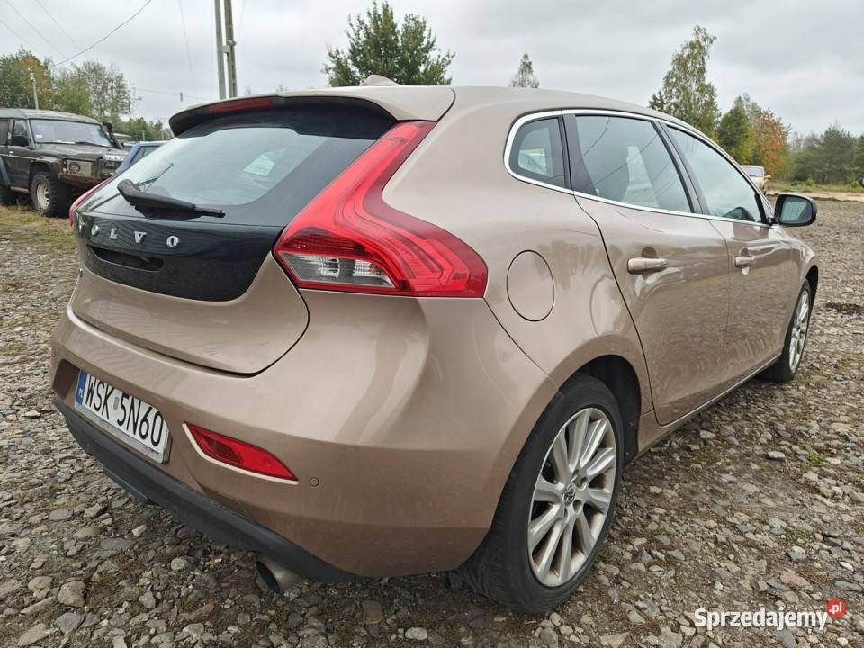 Volvo V40 II 2012 światła do jazdy dziennej