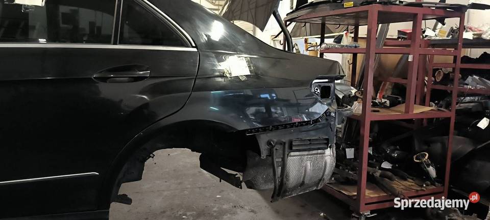 ĆWIARTKA BŁOTNIK LEWY TYŁ MERCDESBENZ W212 E350
