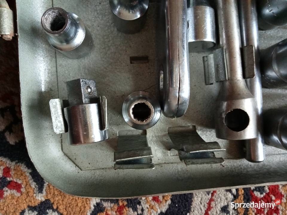 Komplet nieużywanych kluczy nasadowych z PRLu Sosnowiec sprzedam