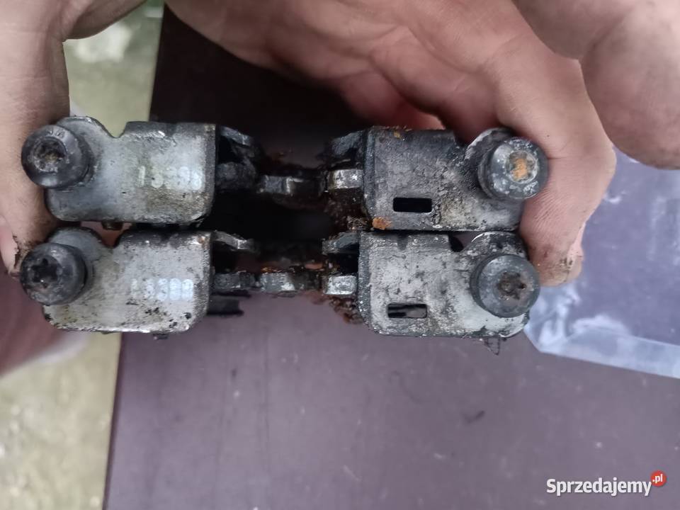 BMW 3 ZAMEK MASKI PRZÓD BMW E90E91