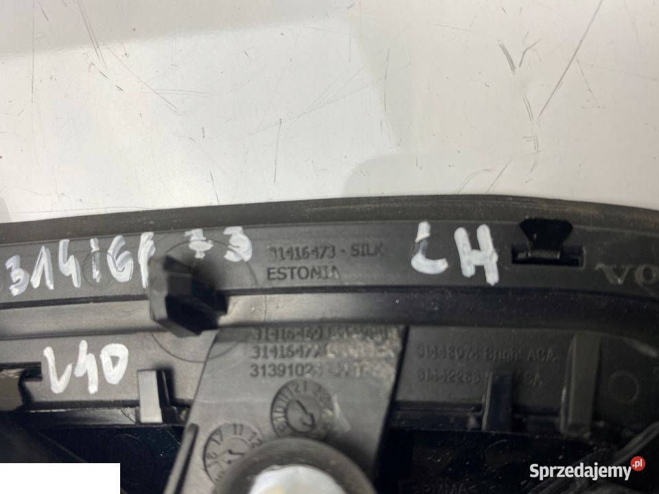 VOLVO V40 MASKOWNICA BŁOTNIKA LEWA TRÓJKĄT Kozubszczyzna