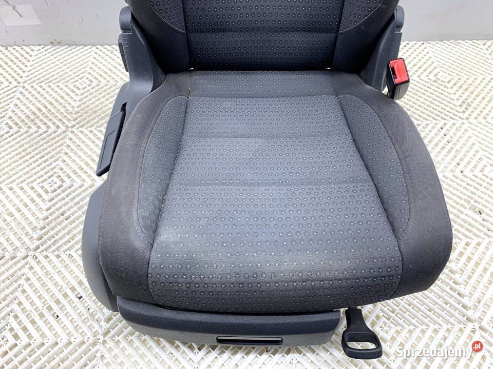 FOTEL PRAWY PRZÓD VW TOURAN Minivan 0310