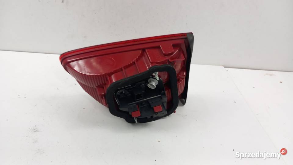 VW TOURAN II LAMPA TYŁ PRAWA W KLAPĘ wielkopolskie