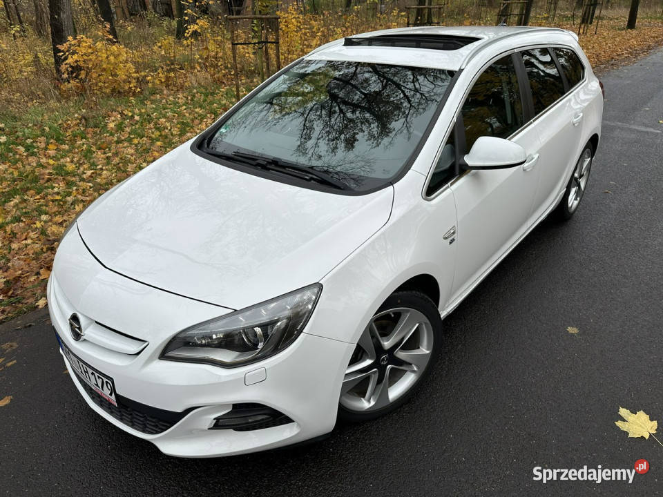 Opel Astra OPC Sport Tourer 16 CDTI 136 2014r biały Józefkowo