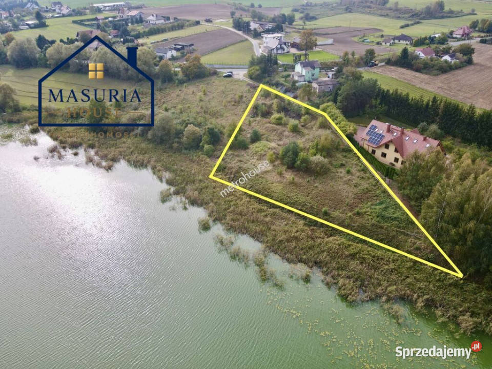 Działka budowlana z linią brzegową jeziora